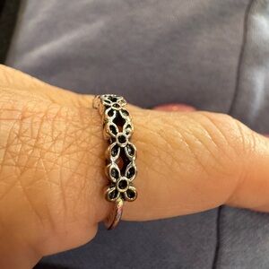 Floral Pattern Silver Tone Women’s Ring - Black Accents